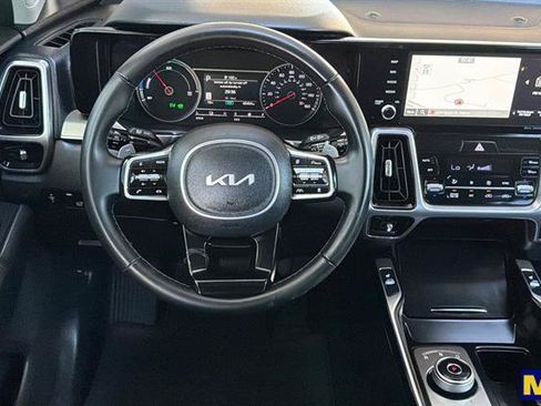 Used 2023 Kia Sorento EX AWD/4WD image 17