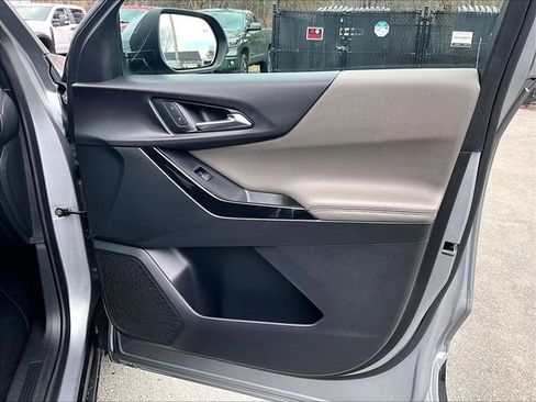 Used 2025 Chevrolet Equinox LT w/ Convenience Package II image 19