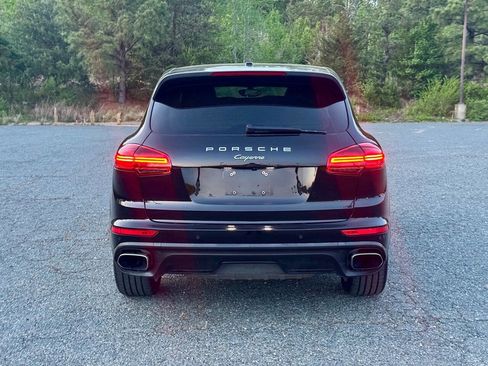 Used 2018 Porsche Cayenne w/ Premium Package AWD/4WD image 6