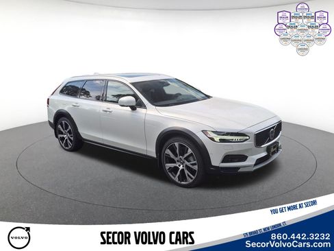 Used 2023 Volvo XC90 B6 Ultimate w/ Protection Package Premier AWD/4WD image 3