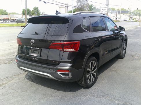 Used 2022 Volkswagen Taos SE w/ IQ.Drive SE Package AWD/4WD image 8