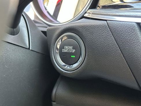 Used 2018 Buick Regal Preferred image 15