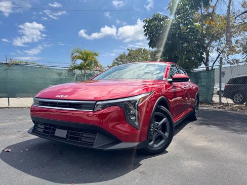 Used 2025 Kia K4 LXS 4dr Sedan image 1