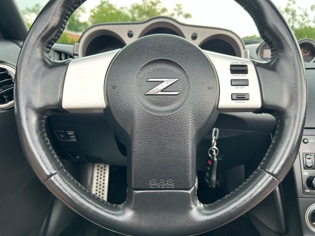 Used 2005 Nissan 350Z Touring RWD image 38