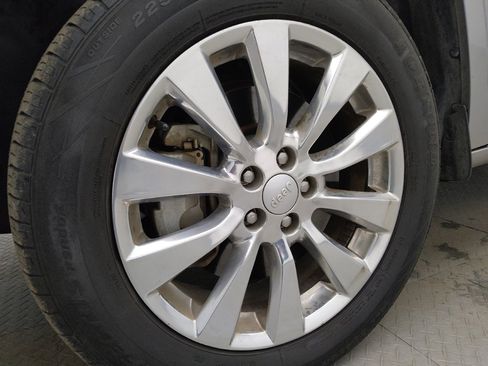 Used 2017 Jeep Cherokee Overland w/ Technology Group image 31