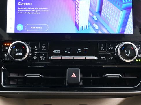 Used 2023 Toyota Highlander Limited image 22