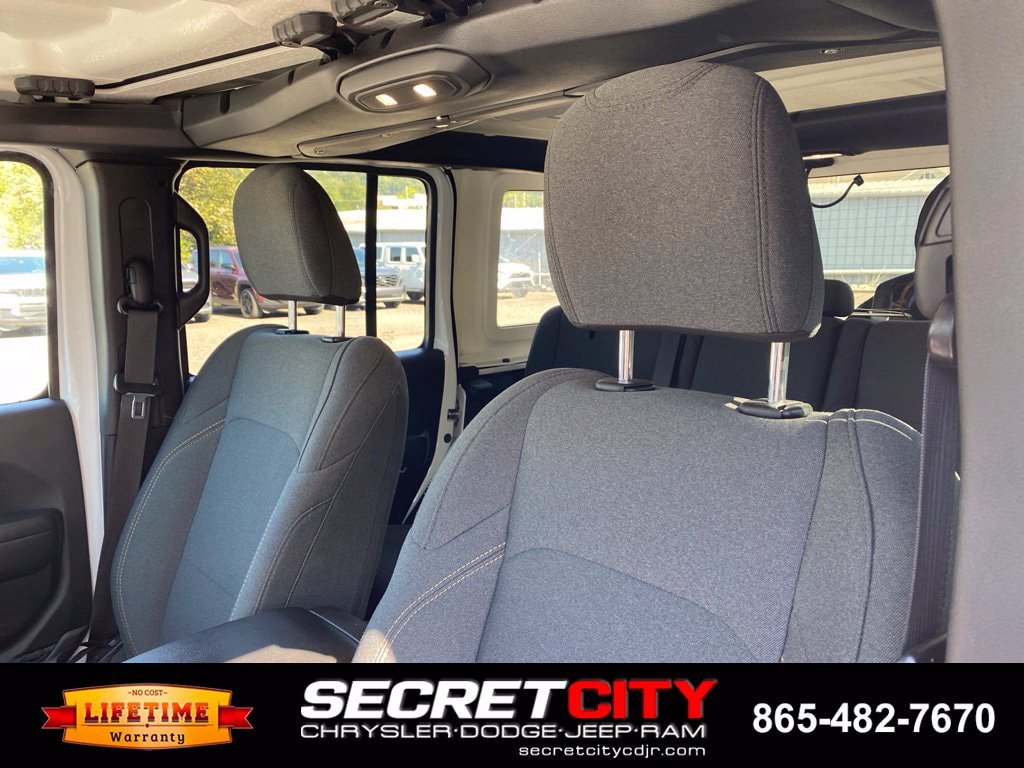 Used 2024 Jeep Wrangler Unlimited AWD/4WD image 12