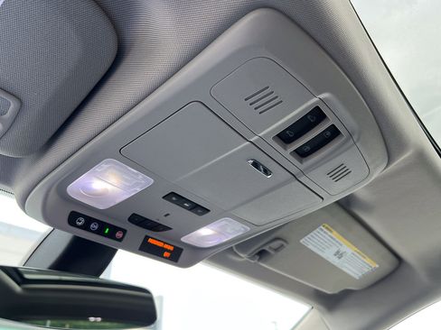 Used 2019 Buick Envision Essence FWD image 27