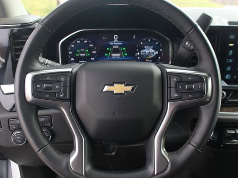 Used 2025 Chevrolet Silverado 2500 LT w/ Convenience Package AWD/4WD image 22