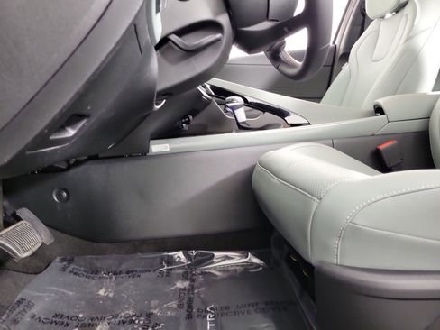 New 2025 Hyundai Elantra Limited image 28