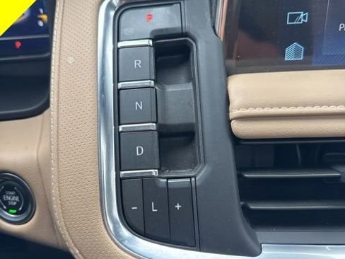 Used 2023 Chevrolet Tahoe Premier w/ Premium Package 2 AWD/4WD image 16