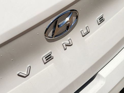 New 2026 Hyundai Venue SE FWD image 8