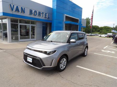 Used 2023 Kia Soul LX FWD image 1