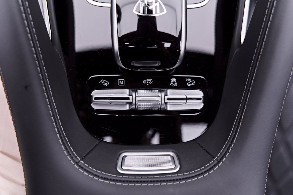 Used 2024 Mercedes-Benz Maybach GLS 600 4MATIC image 70
