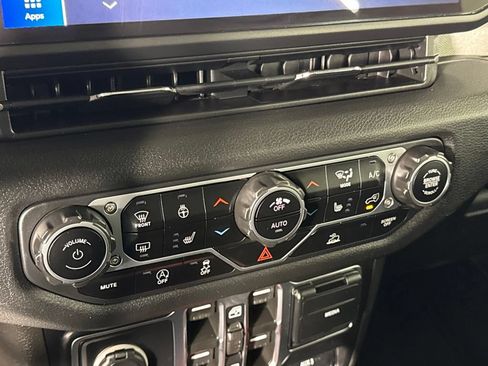 Used 2024 Jeep Wrangler Unlimited Sport AWD/4WD image 17