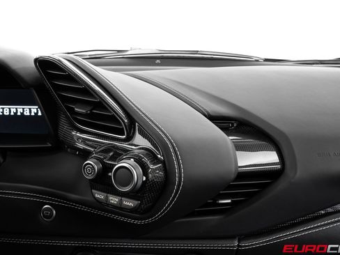 Used 2018 Ferrari 488 GTB RWD image 32