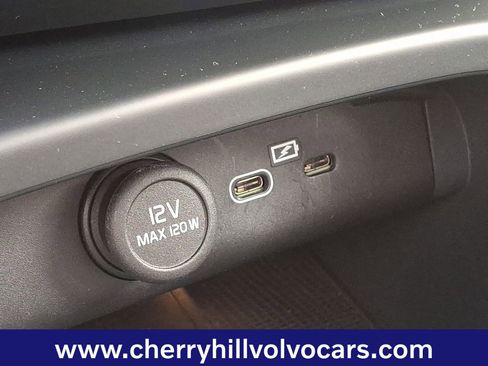 Certified 2025 Volvo XC40 B5 Plus image 25