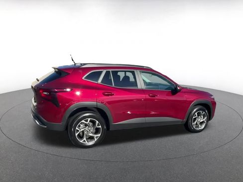 Used 2025 Chevrolet Trax LT image 11