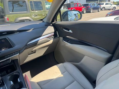 Used 2023 Cadillac XT4 Luxury w/ Cold Weather Package AWD/4WD image 15