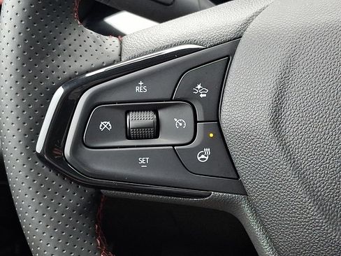 Used 2025 Chevrolet Trax RS w/ Driver Confidence Package FWD image 21