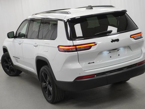 Certified 2023 Jeep Grand Cherokee L Laredo image 11