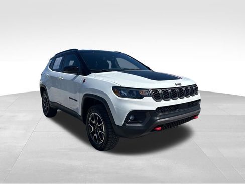 Used 2024 Jeep Compass Trailhawk image 2