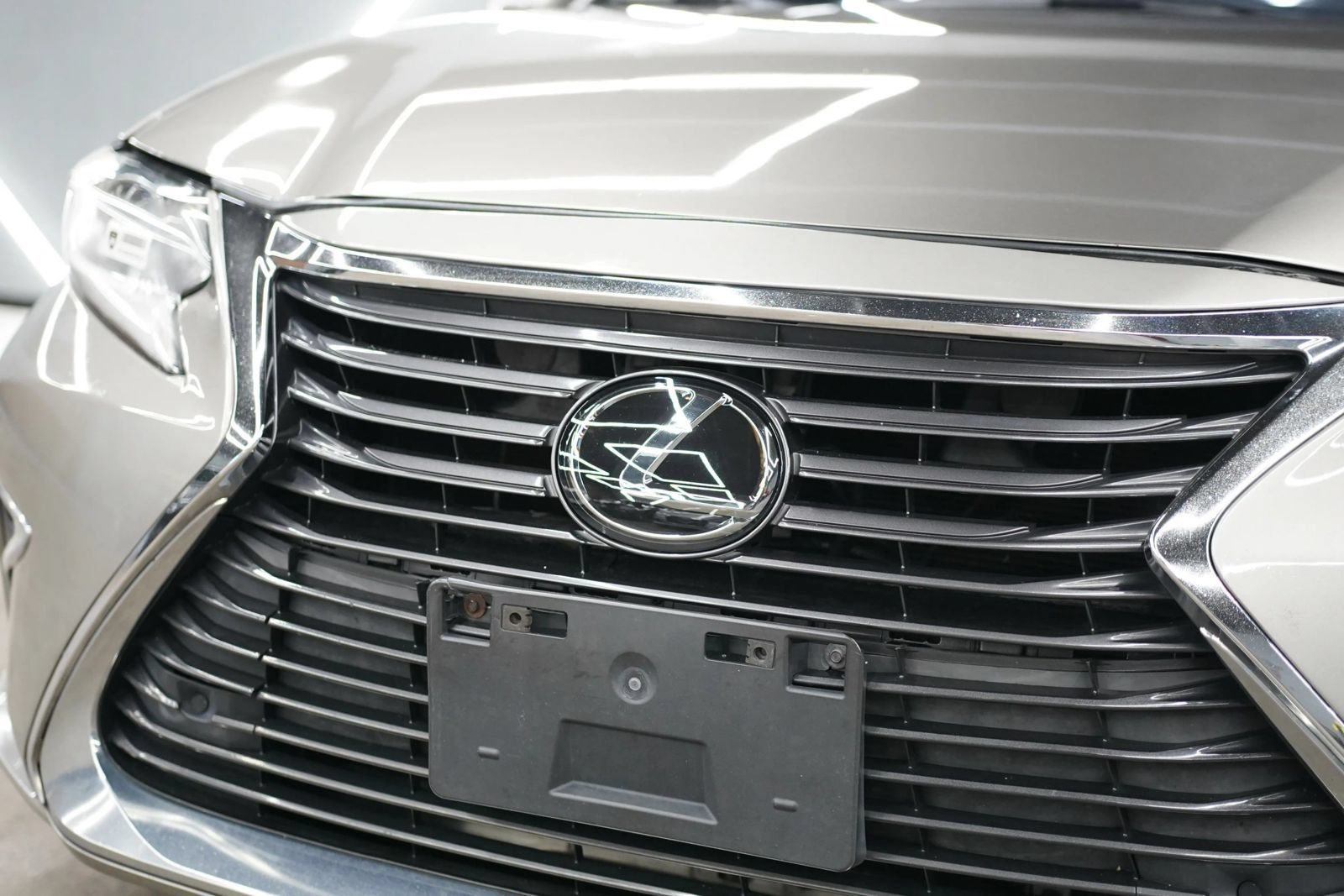 Used 2017 Lexus ES 350 w/ Luxury Package FWD image 6