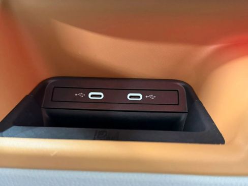 Used 2025 Volkswagen ID. Buzz 1st Edition image 33