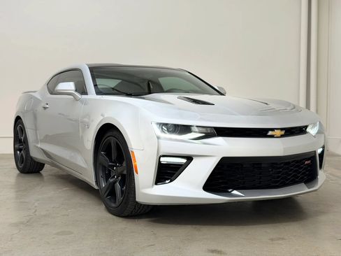 Used 2017 Chevrolet Camaro SS RWD image 2