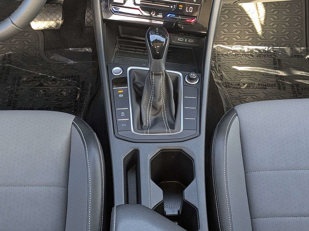 Used 2025 Volkswagen Jetta SE w/ Sunroof Package FWD image 18
