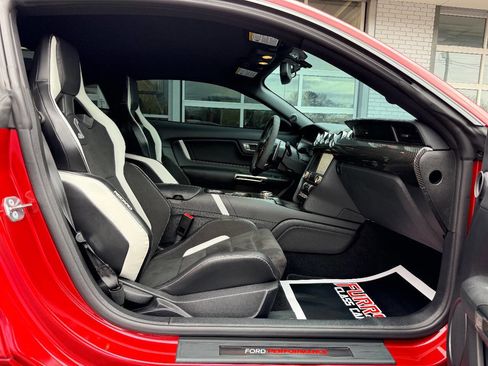 Used 2021 Ford Mustang Shelby GT500 w/ Carbon Fiber Track Pack image 36