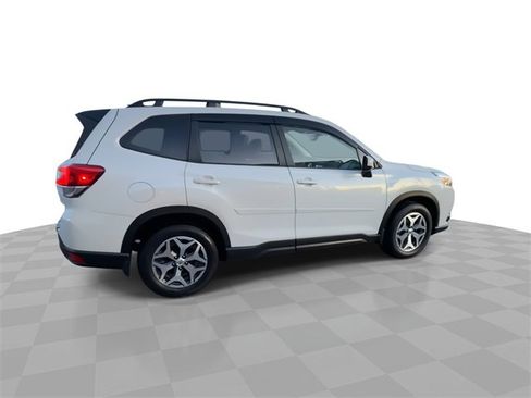 Used 2024 Subaru Forester Premium image 8