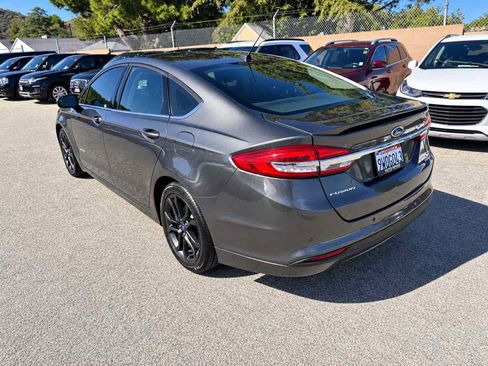 Used 2018 Ford Fusion SE w/ Equipment Group 601A FWD image 4
