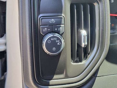 Used 2020 Chevrolet Silverado 1500 Custom w/ Custom Value Package RWD image 9