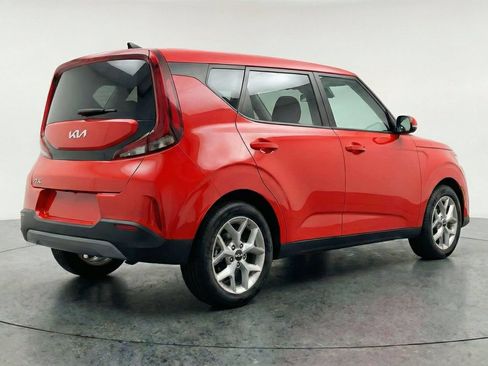 Used 2025 Kia Soul LX w/ LX Technology Package FWD image 8