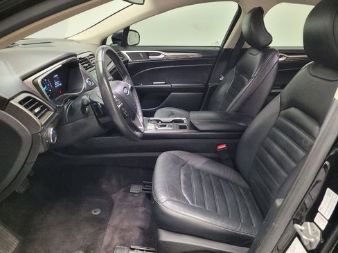 Used 2017 Ford Fusion SE w/ Fusion SE Technology Package image 17