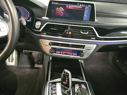 Used 2022 BMW 750i xDrive w/ Executive Package image 22