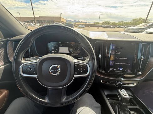 Used 2021 Volvo XC60 T5 Momentum FWD image 23