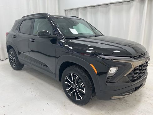 New 2025 Chevrolet TrailBlazer ACTIV w/ Convenience Package AWD/4WD image 3