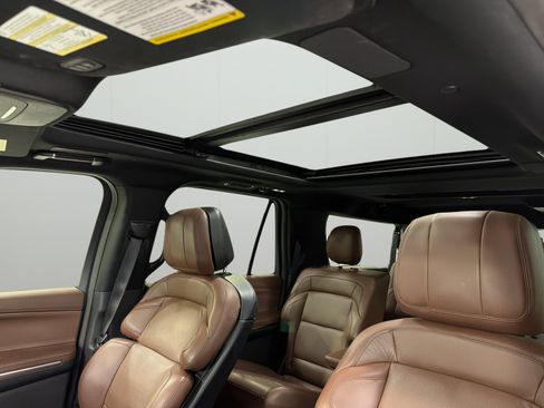 Used 2025 Lincoln Navigator L Reserve AWD/4WD image 14