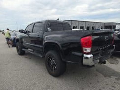Used 2017 Toyota Tacoma SR5 RWD image 2