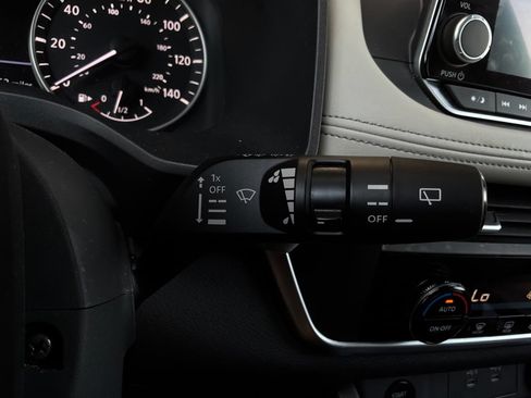 Used 2025 Nissan Rogue SV FWD image 36