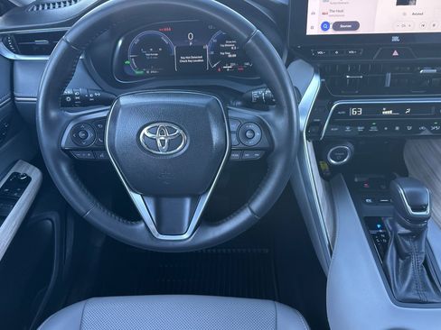 Used 2024 Toyota Venza Limited image 16