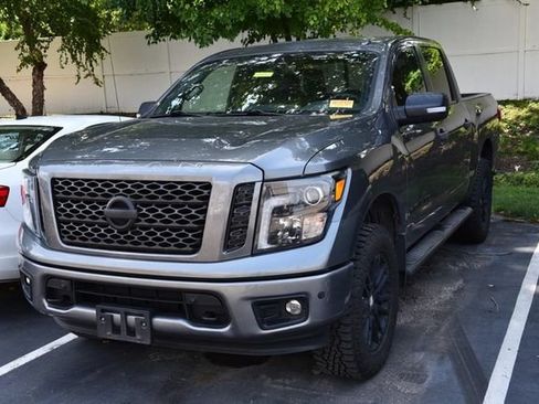 Used 2019 Nissan Titan SL w/ Midnight Edition AWD/4WD image 4