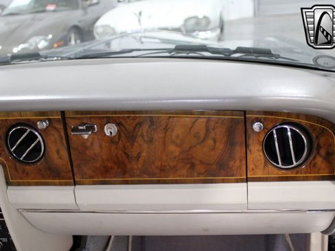 Used 1990 Rolls-Royce Silver Spur image 21