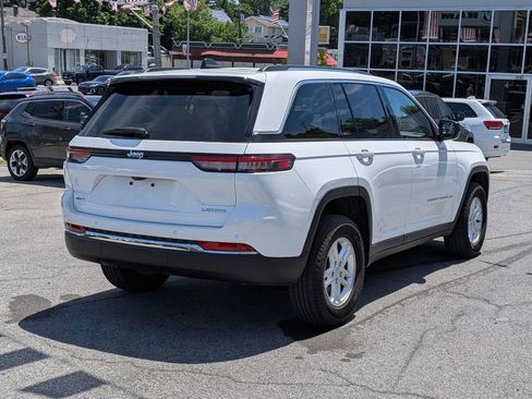 Used 2023 Jeep Grand Cherokee Laredo AWD/4WD image 6