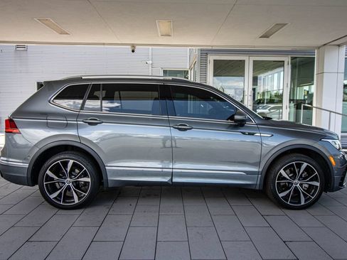 Certified 2024 Volkswagen Tiguan SEL R-Line AWD/4WD image 3
