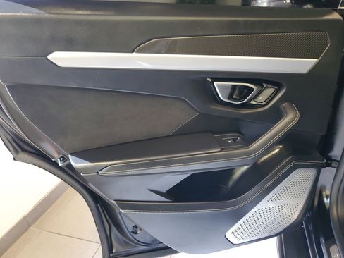 Used 2021 Lamborghini Urus image 10