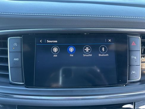 Used 2022 Buick Enclave Essence image 37