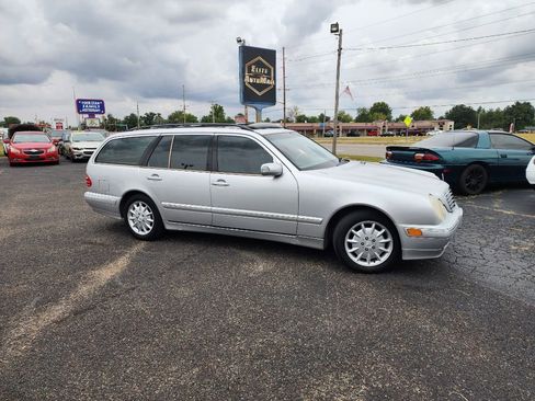 Used 2000 Mercedes-Benz E 320 4MATIC Wagon image 5